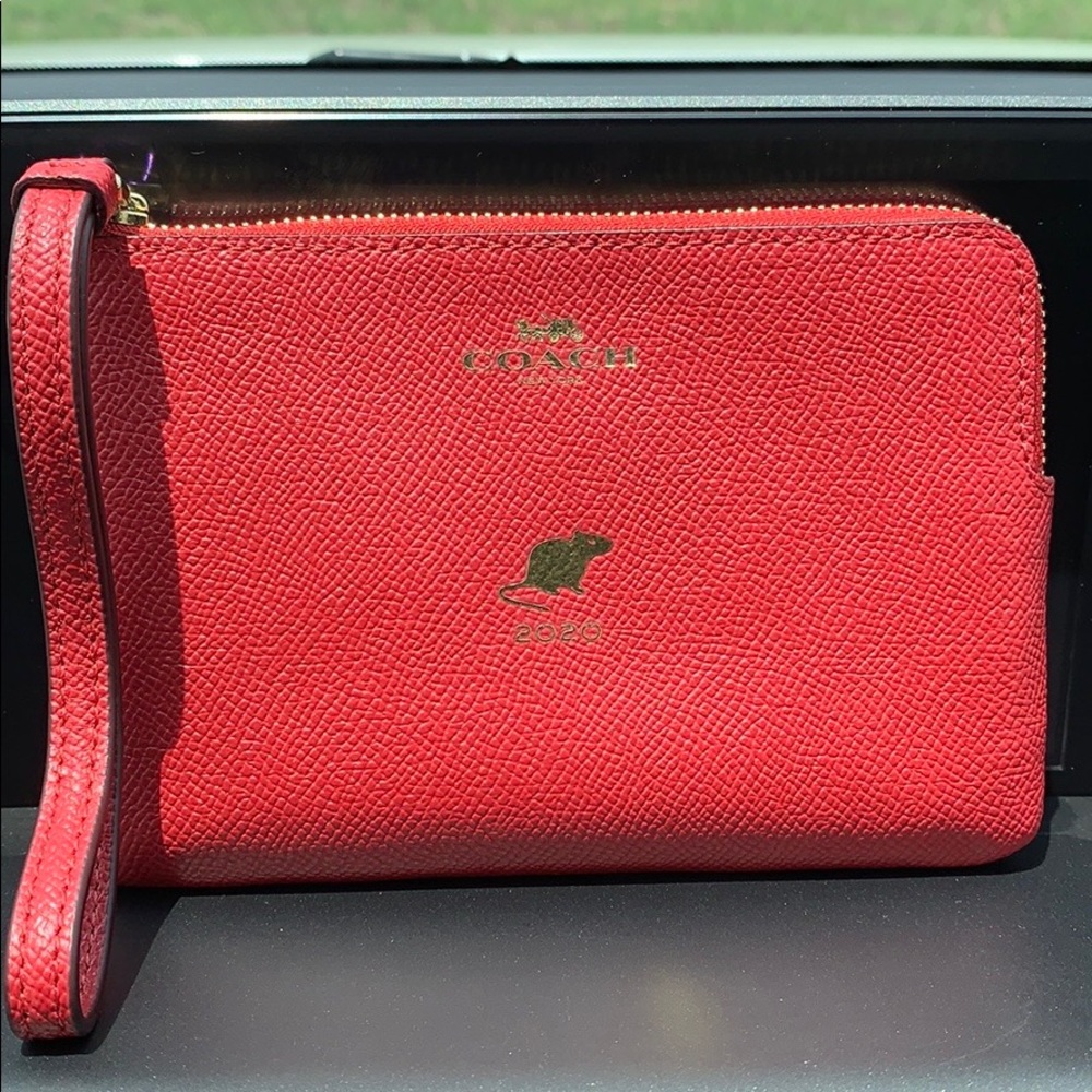 COACH LUNAR NEW YEAR CORNER ZIP WRISTLET WITH RAT - Picture 13 of 16
